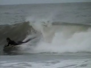 Une vague qui était grosse